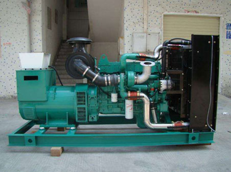 尖峰镇1100kw康明斯柴油发电机组图片 尖峰镇1100kw康明斯柴油发电机组图片